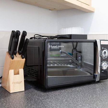 Serviced Apartment In Liverpool City Centre - Free Parking - Balcony - By Happy Days Kültér fotó