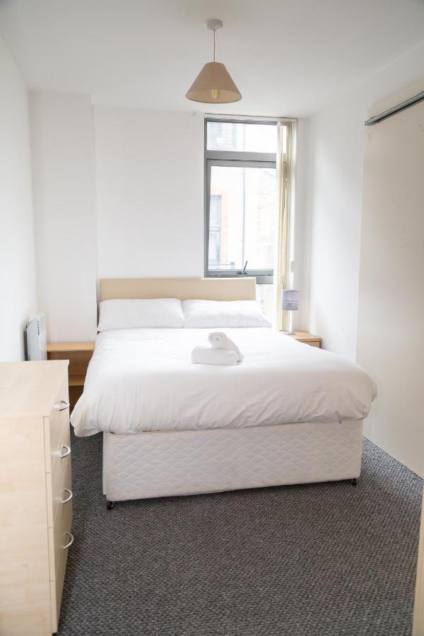 Serviced Apartment In Liverpool City Centre - Free Parking - Balcony - By Happy Days Kültér fotó