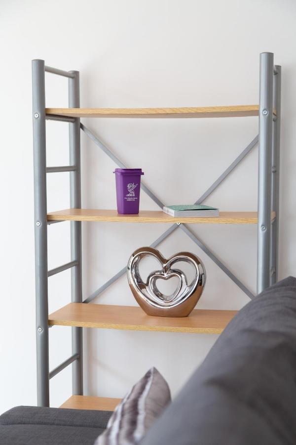 Serviced Apartment In Liverpool City Centre - Free Parking - Balcony - By Happy Days Kültér fotó