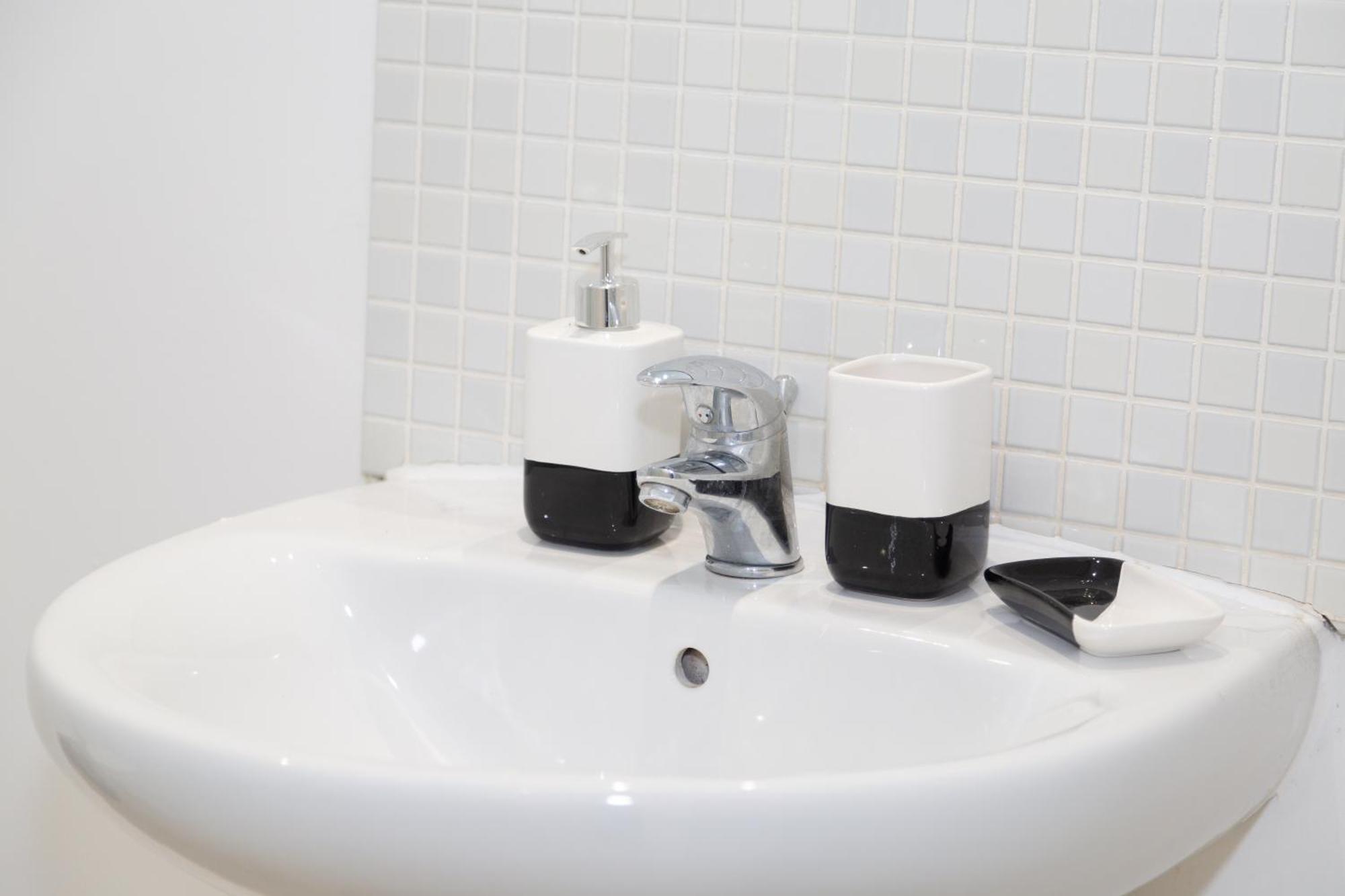 Serviced Apartment In Liverpool City Centre - Free Parking - Balcony - By Happy Days Kültér fotó