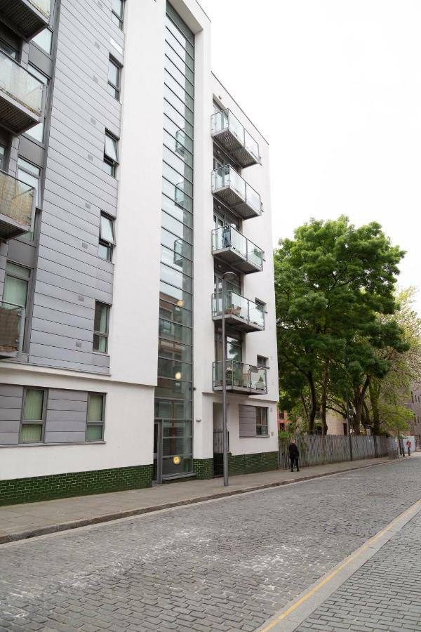 Serviced Apartment In Liverpool City Centre - Free Parking - Balcony - By Happy Days Kültér fotó