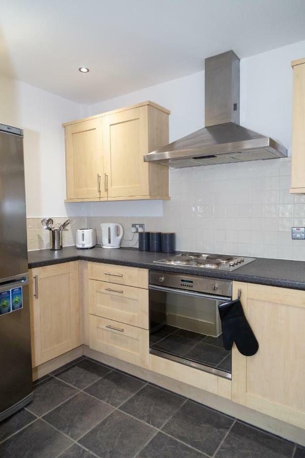 Serviced Apartment In Liverpool City Centre - Free Parking - Balcony - By Happy Days Kültér fotó