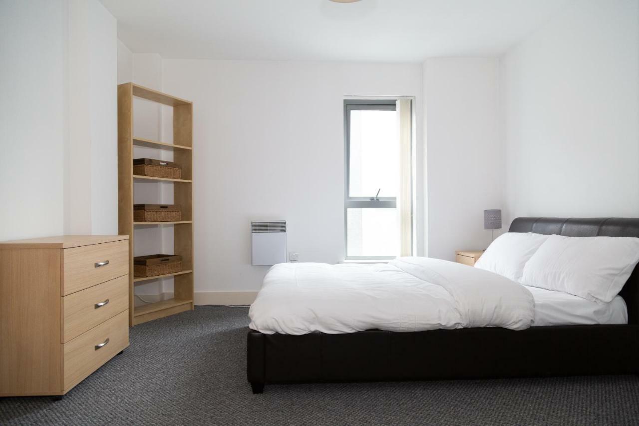Serviced Apartment In Liverpool City Centre - Free Parking - Balcony - By Happy Days Kültér fotó
