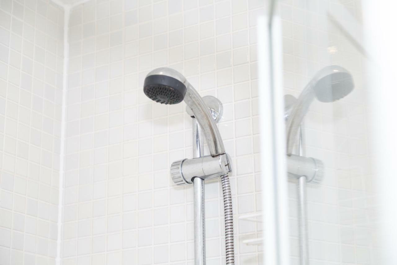 Serviced Apartment In Liverpool City Centre - Free Parking - Balcony - By Happy Days Kültér fotó