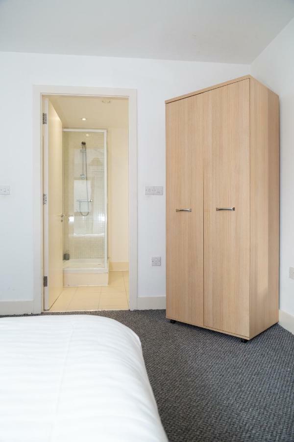 Serviced Apartment In Liverpool City Centre - Free Parking - Balcony - By Happy Days Kültér fotó