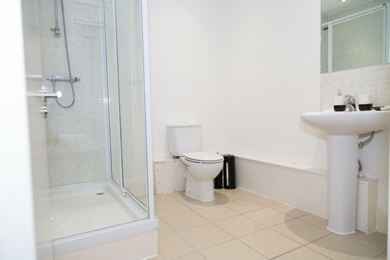 Serviced Apartment In Liverpool City Centre - Free Parking - Balcony - By Happy Days Kültér fotó